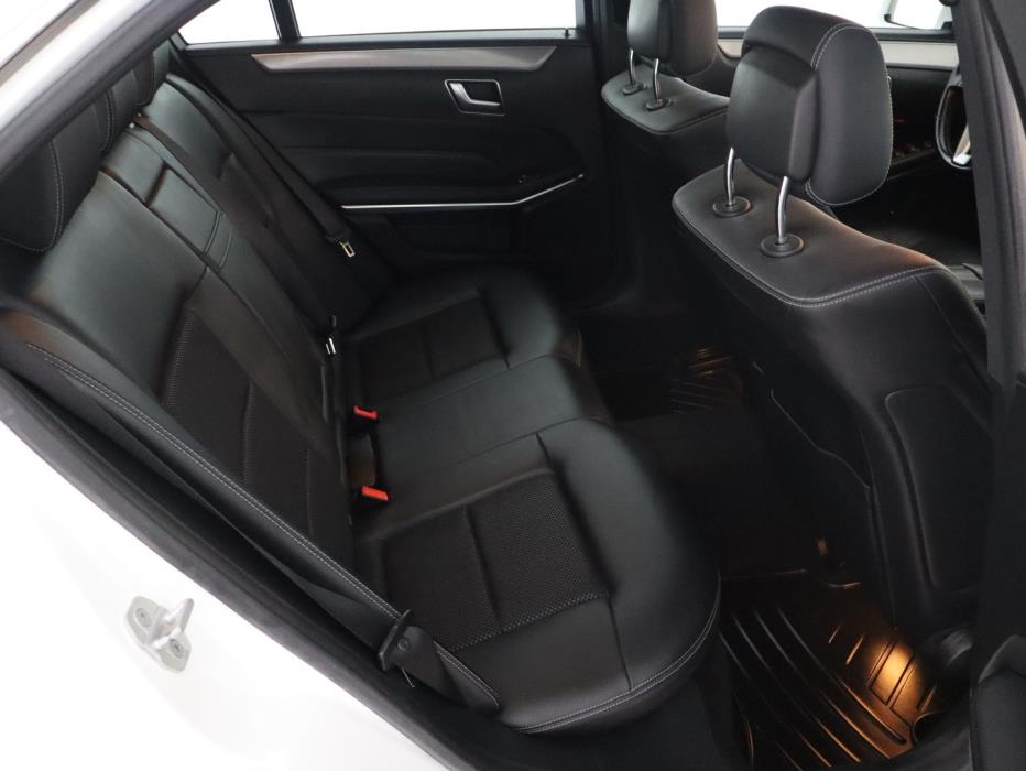 MERCEDES-BENZ E 2015