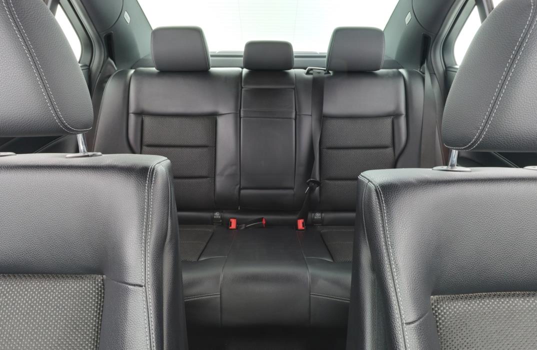MERCEDES-BENZ E 2015