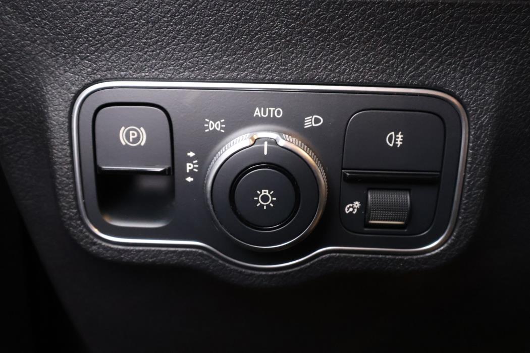 MERCEDES-BENZ EQB 2022