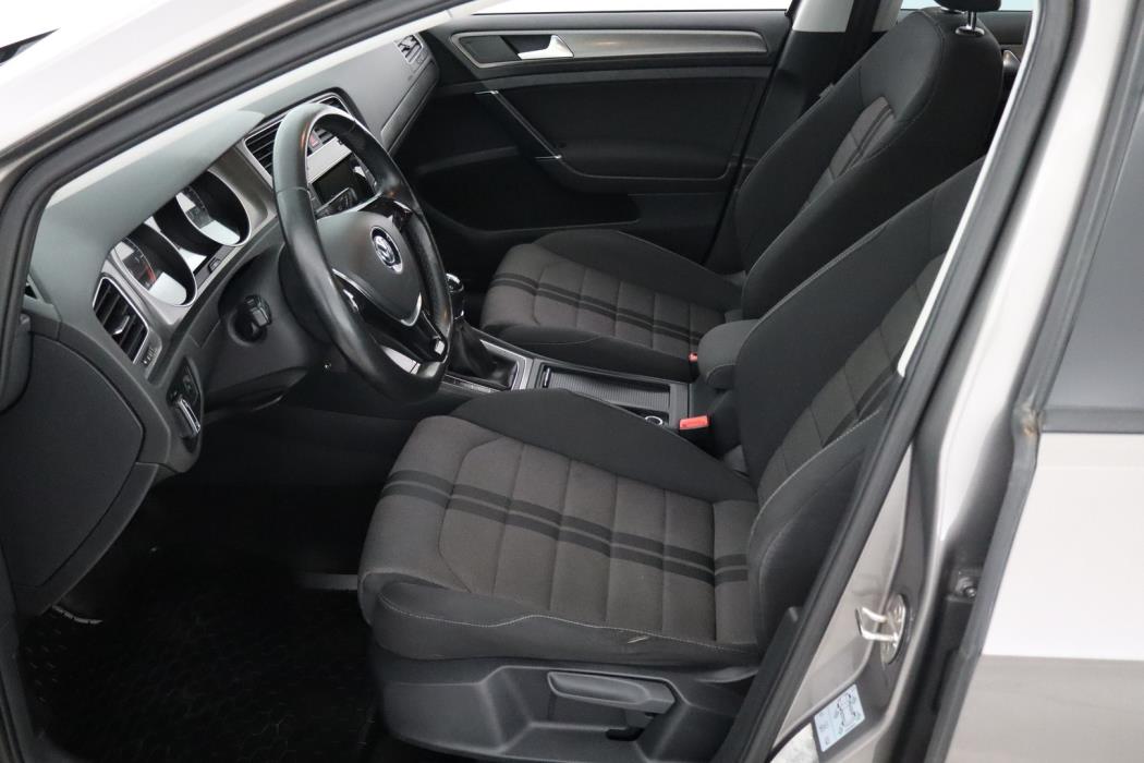 VOLKSWAGEN Golf 2013