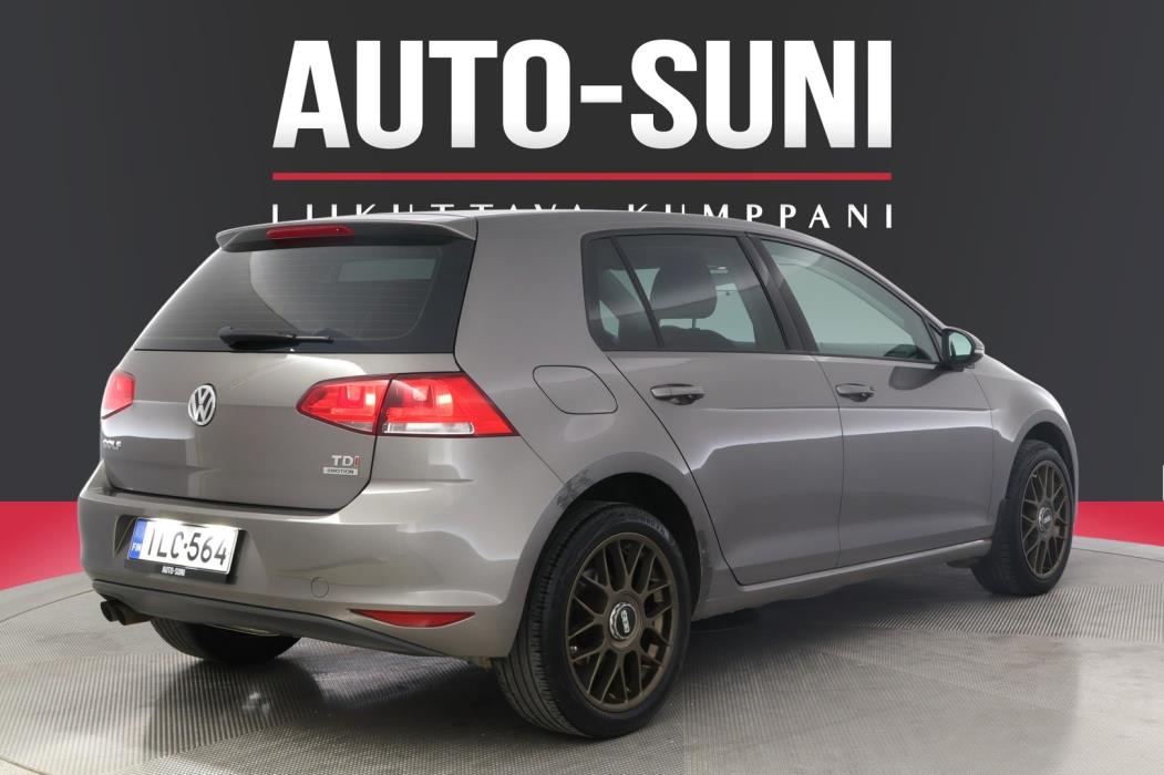 VOLKSWAGEN Golf 2013
