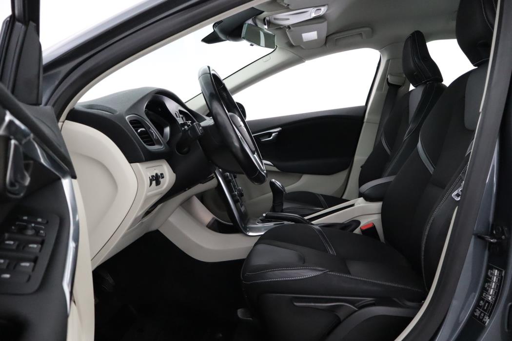 VOLVO V40 2013