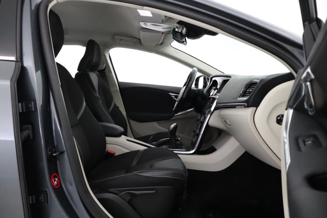 VOLVO V40 2013