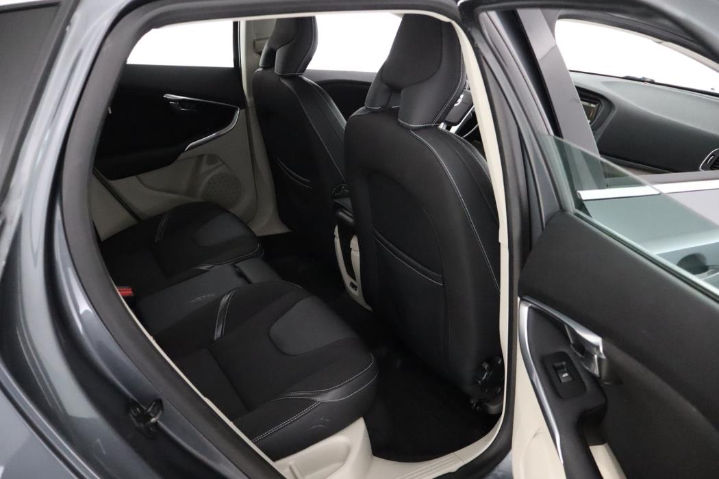 VOLVO V40 2013
