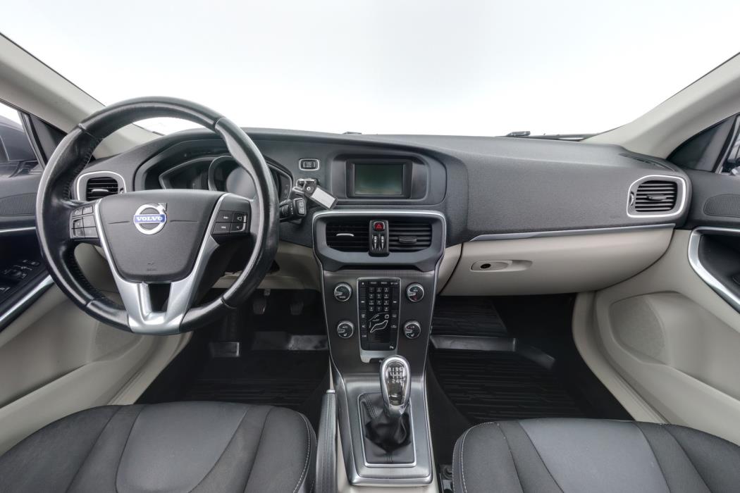 VOLVO V40 2013