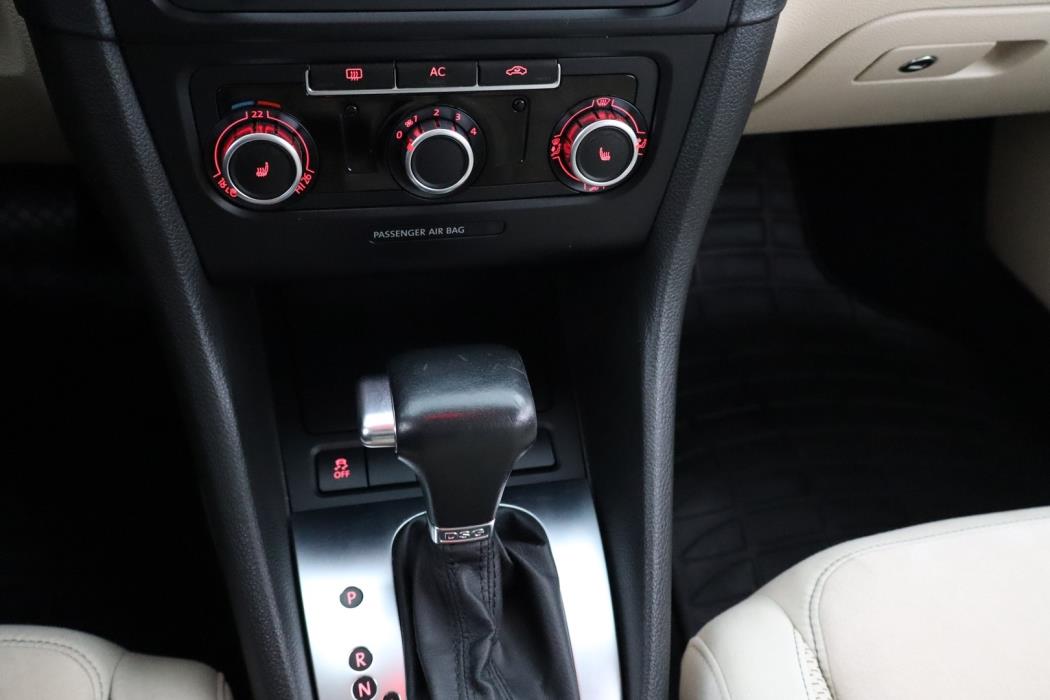VOLKSWAGEN Golf 2011