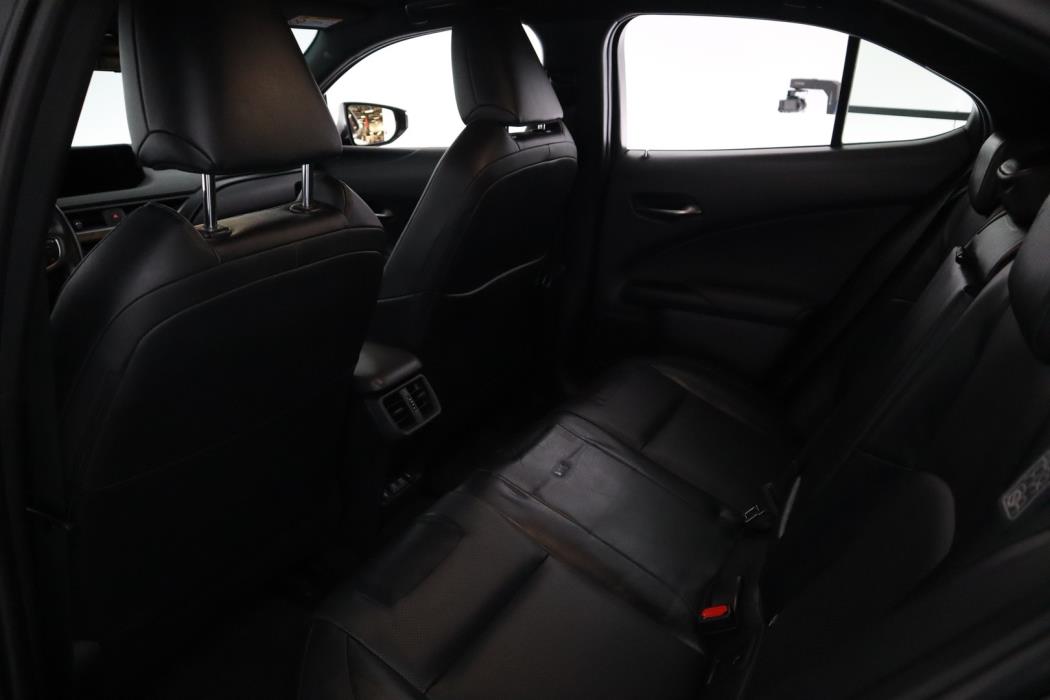 LEXUS UX 2021