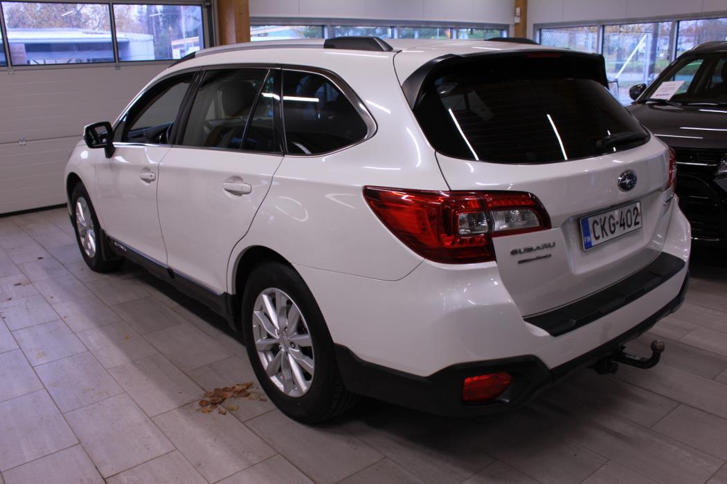 SUBARU Outback 2016