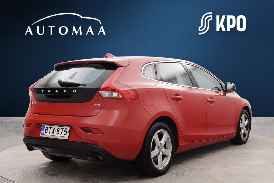 VOLVO V40 2015