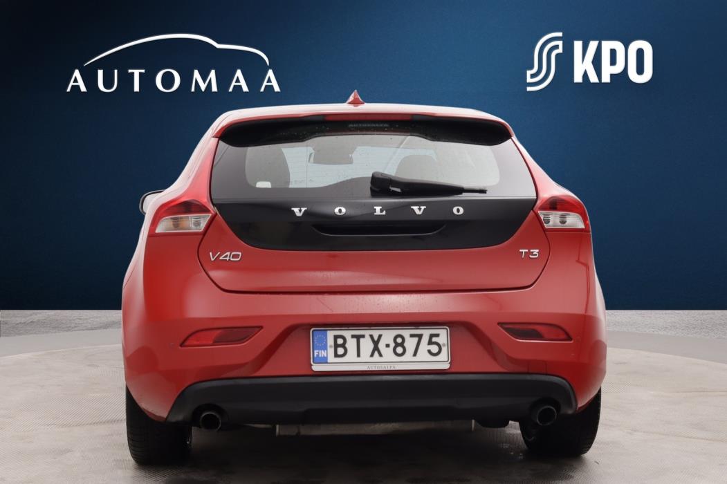 VOLVO V40 2015