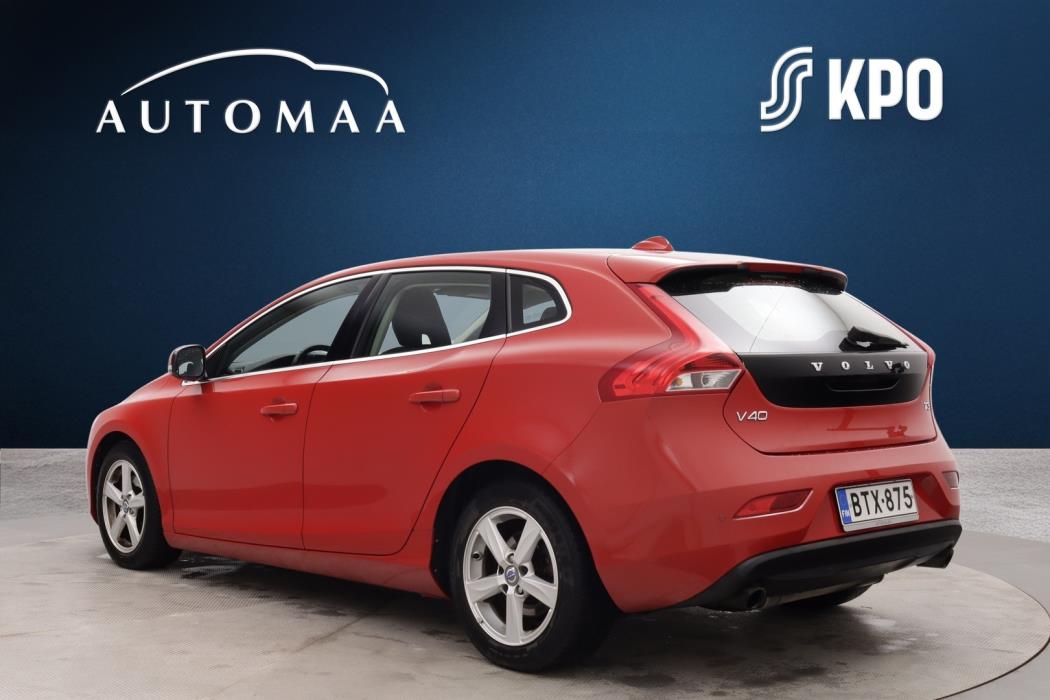 VOLVO V40 2015