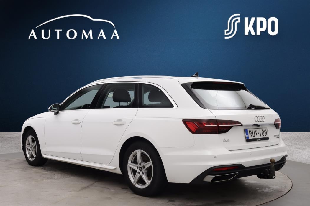 AUDI A4 2023