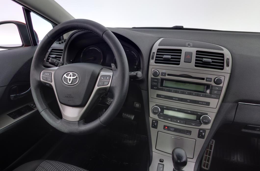 TOYOTA Avensis 2010