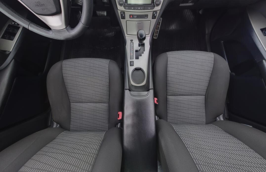 TOYOTA Avensis 2010