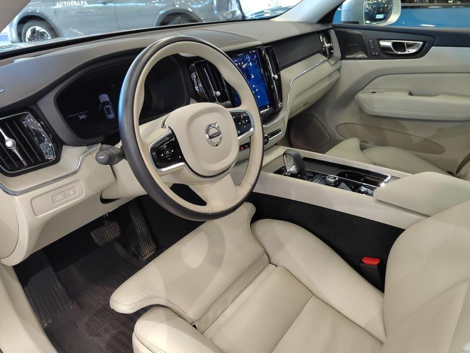 VOLVO XC60 2023