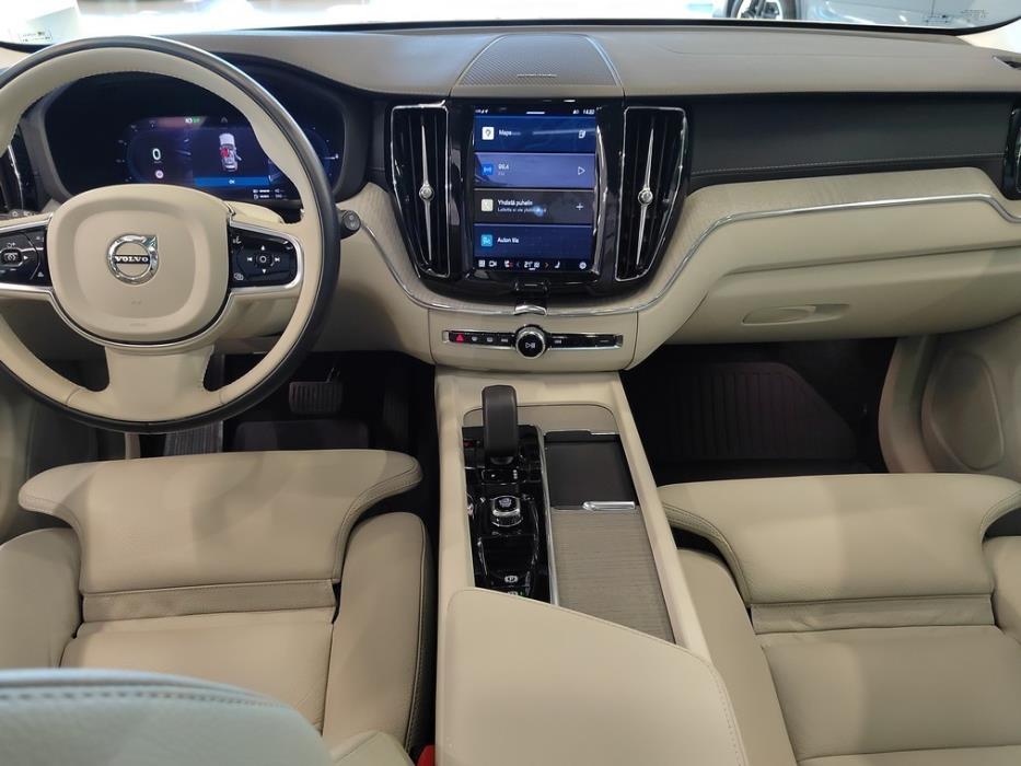 VOLVO XC60 2023