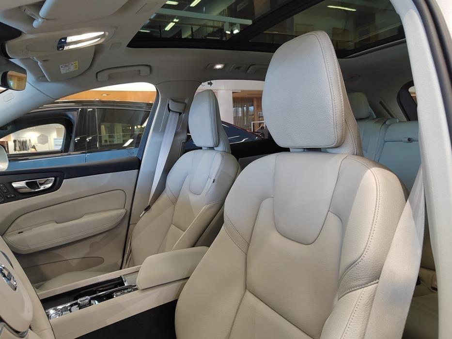 VOLVO XC60 2023