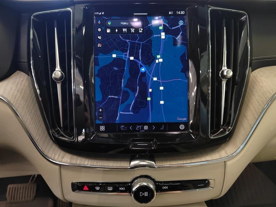 VOLVO XC60 2023