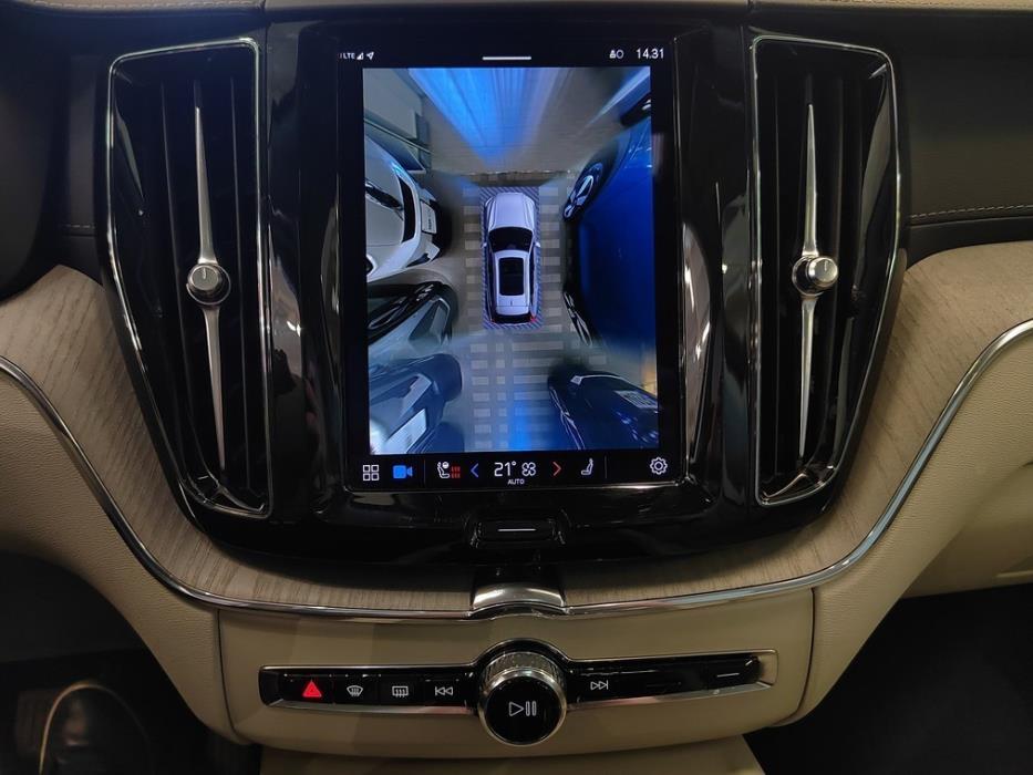VOLVO XC60 2023