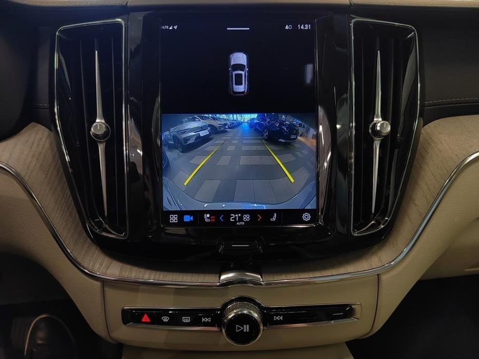 VOLVO XC60 2023