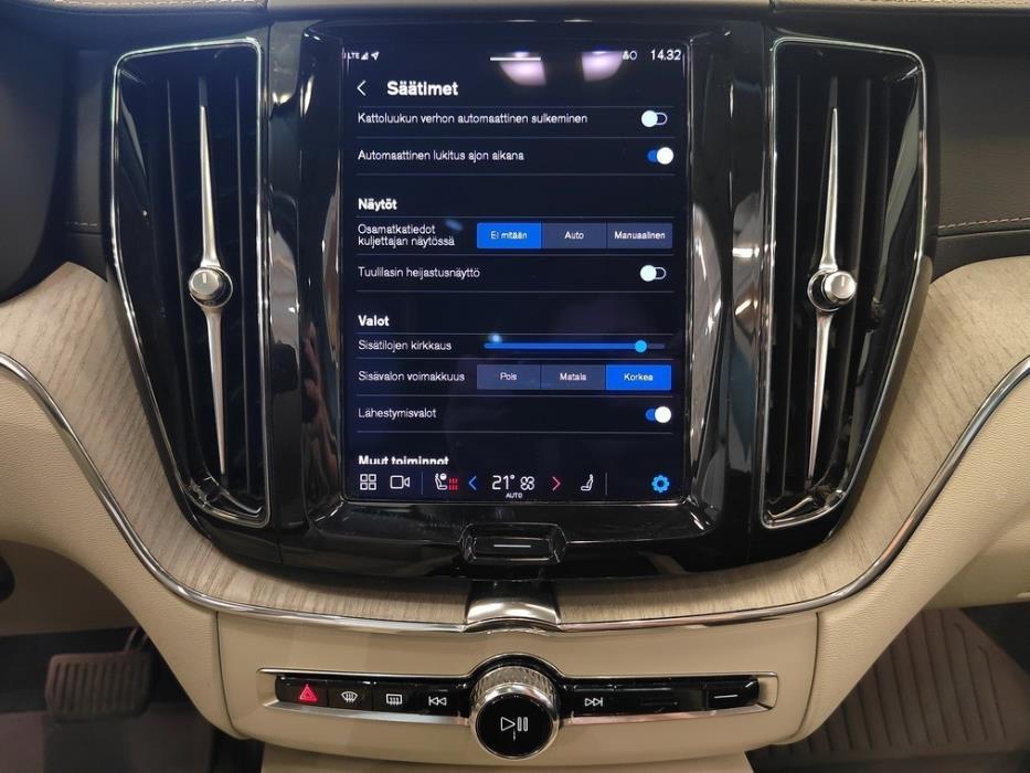 VOLVO XC60 2023