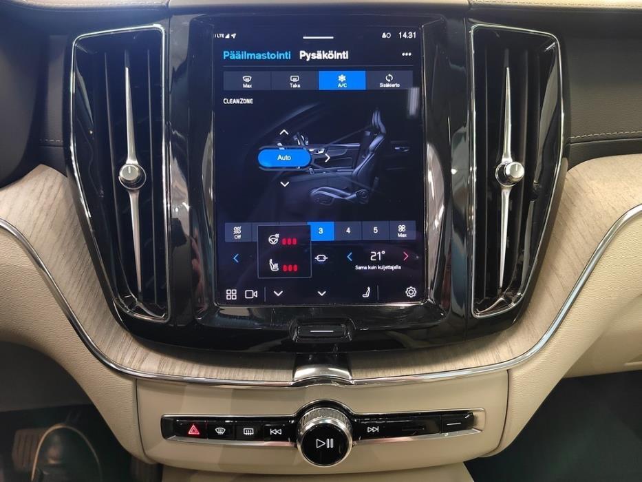 VOLVO XC60 2023