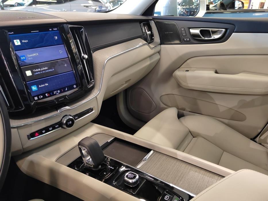 VOLVO XC60 2023