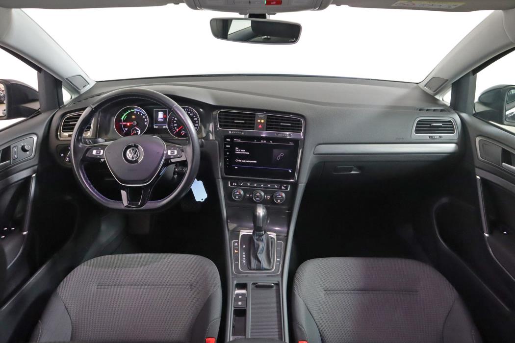 VOLKSWAGEN Golf 2020
