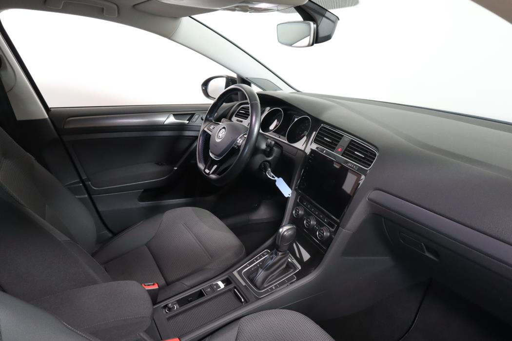 VOLKSWAGEN Golf 2020