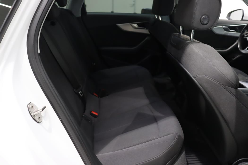 AUDI A4 2016