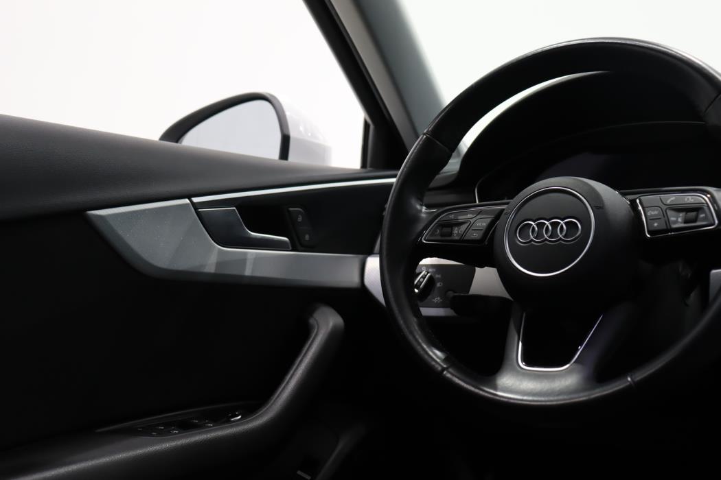 AUDI A4 2016