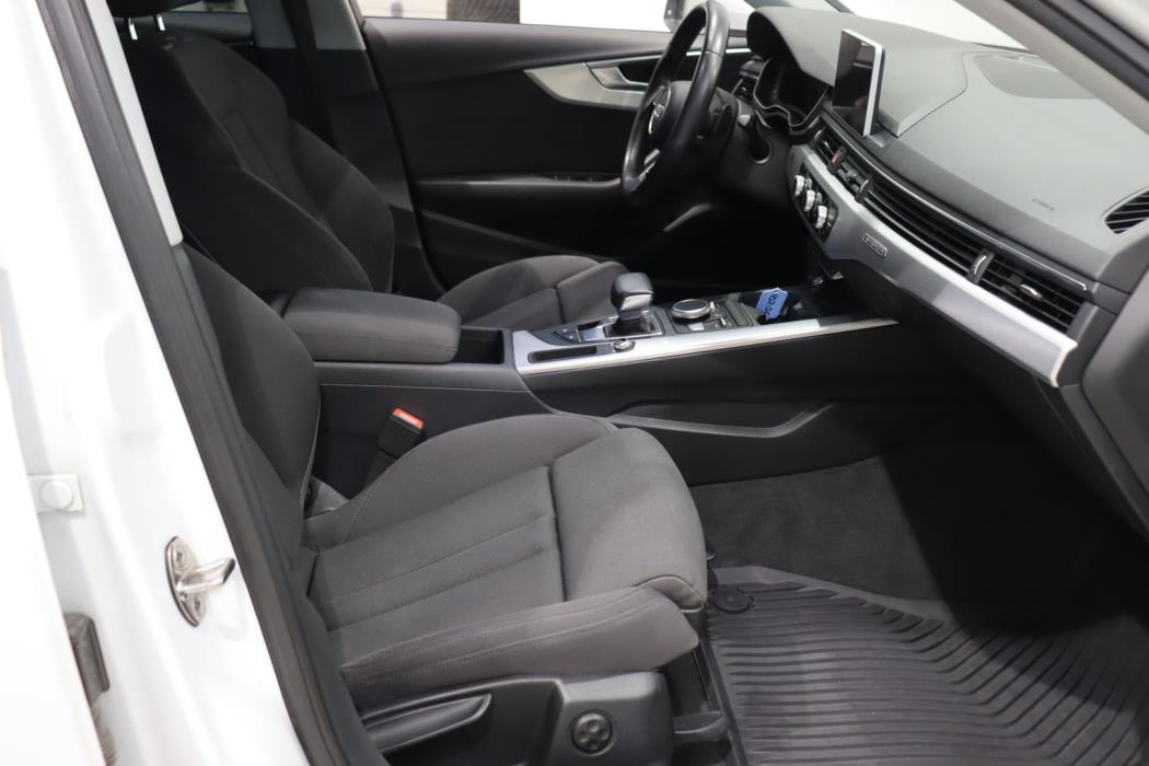 AUDI A4 2016