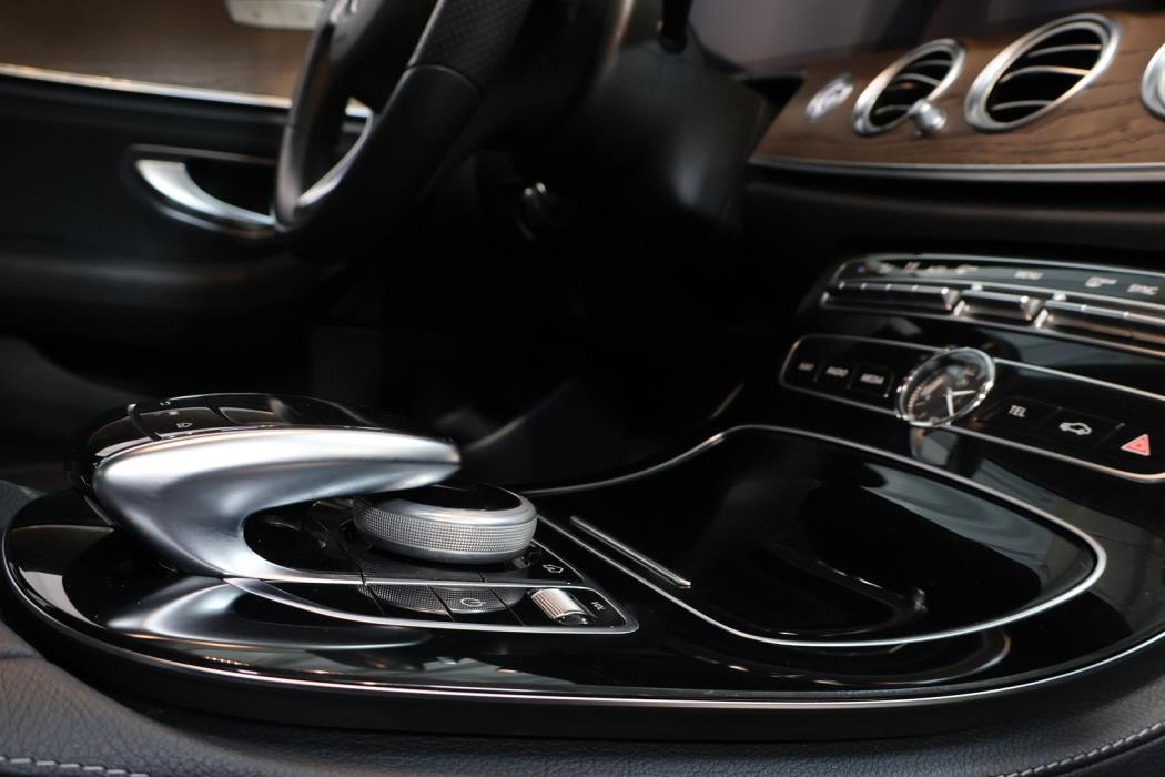MERCEDES-BENZ E 2017