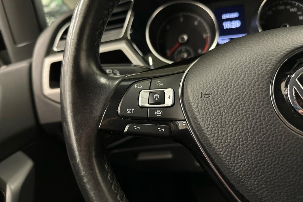VOLKSWAGEN Touran 2019