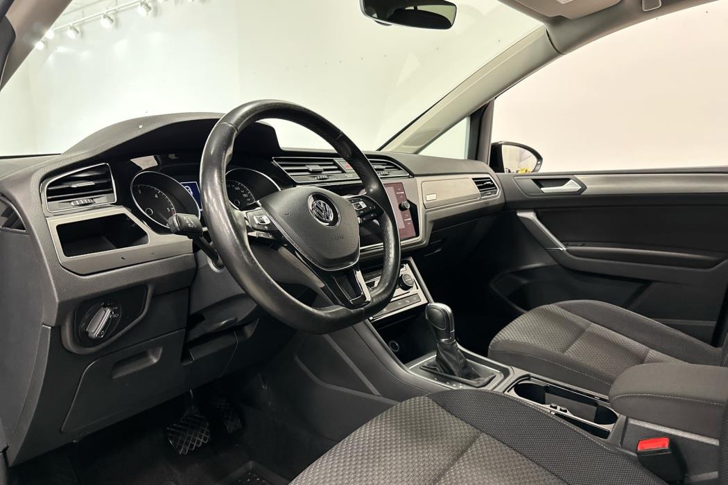 VOLKSWAGEN Touran 2019