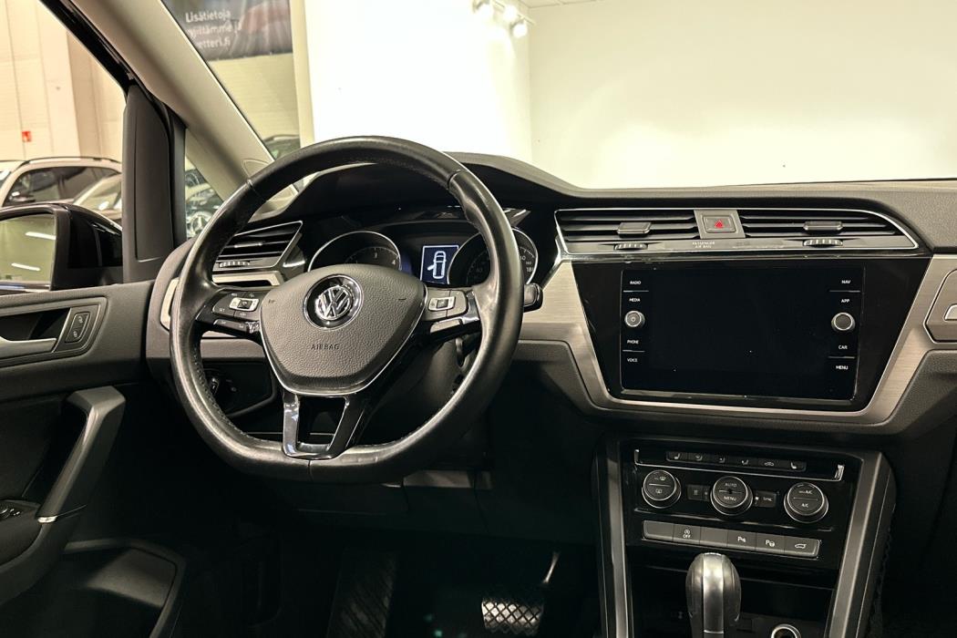 VOLKSWAGEN Touran 2019