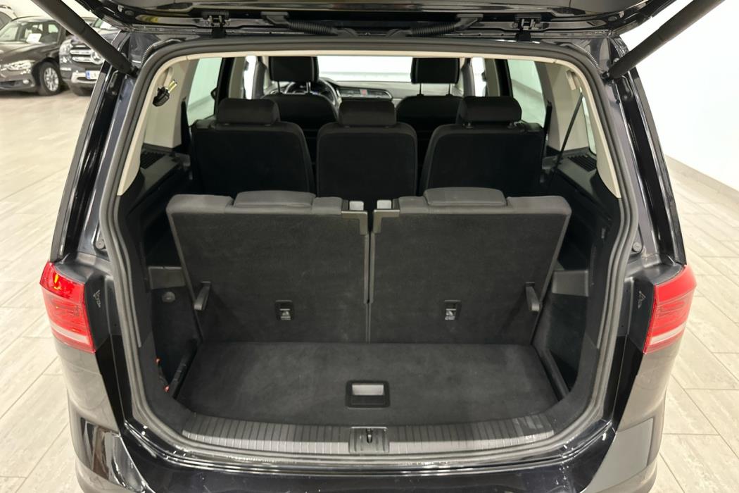 VOLKSWAGEN Touran 2019