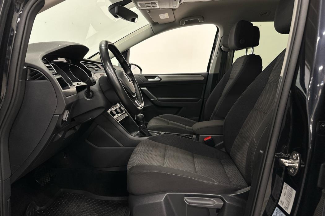 VOLKSWAGEN Touran 2019
