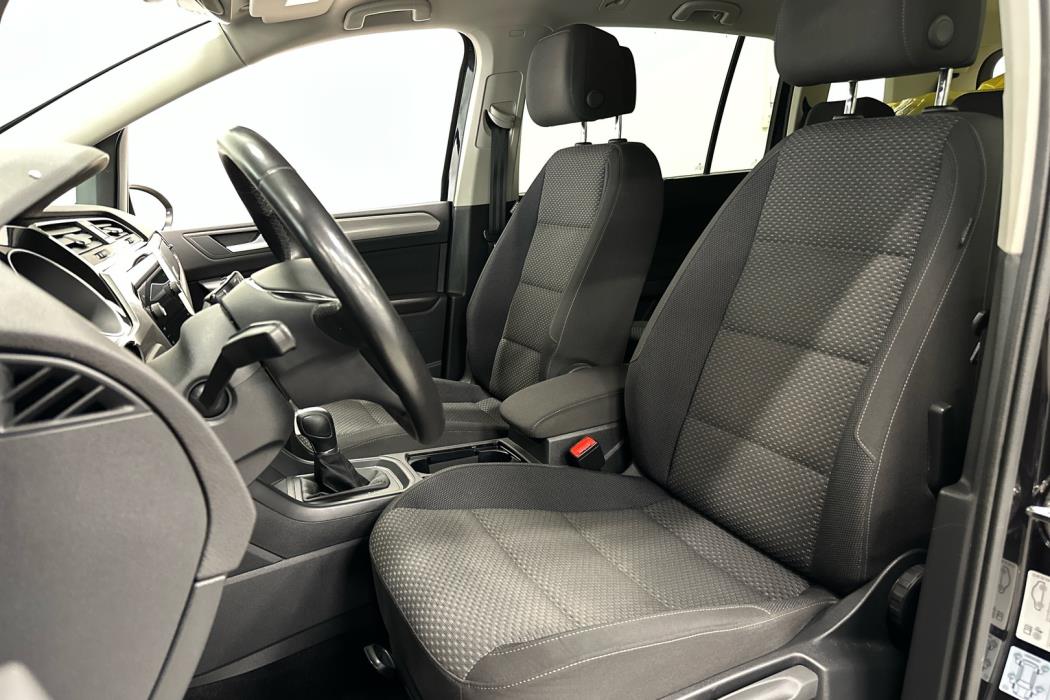 VOLKSWAGEN Touran 2019