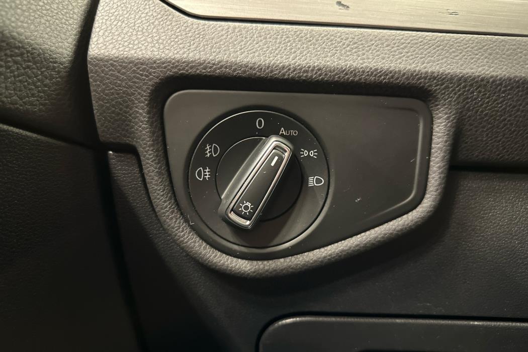 VOLKSWAGEN Touran 2019