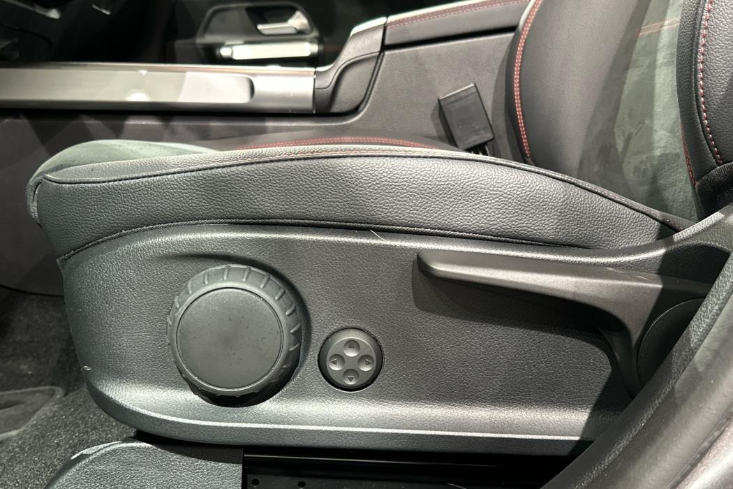 MERCEDES-BENZ EQB 2024