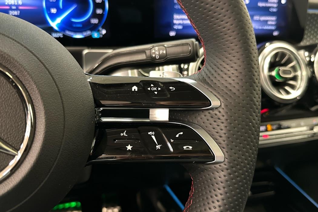 MERCEDES-BENZ EQB 2024