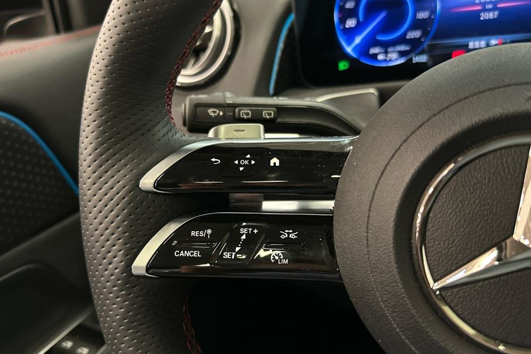 MERCEDES-BENZ EQB 2024