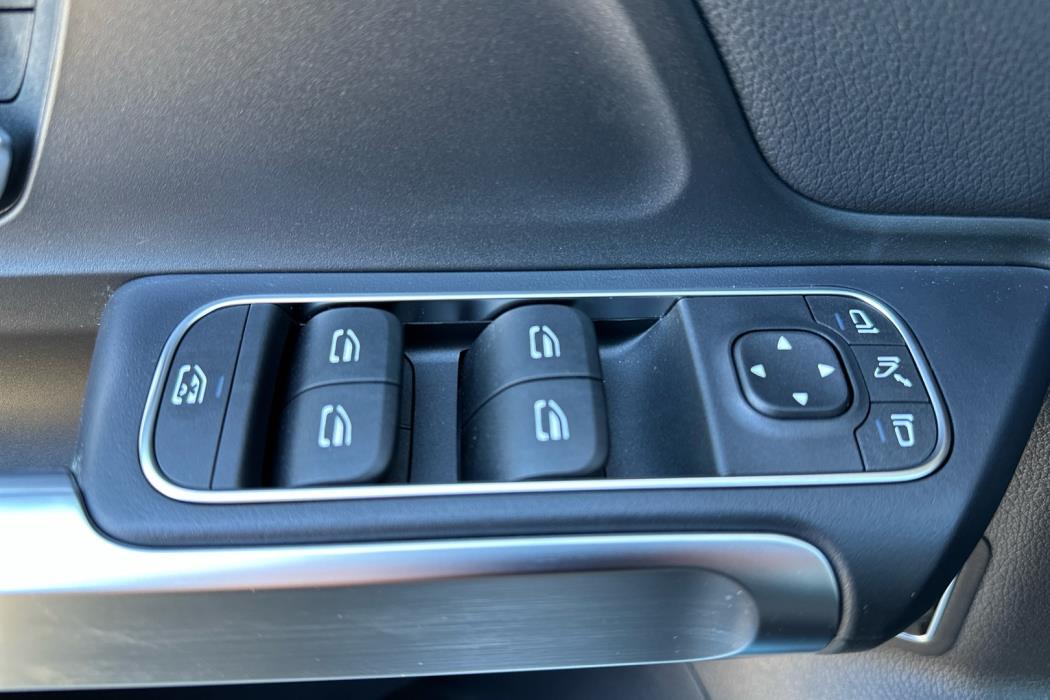 MERCEDES-BENZ EQB 2025