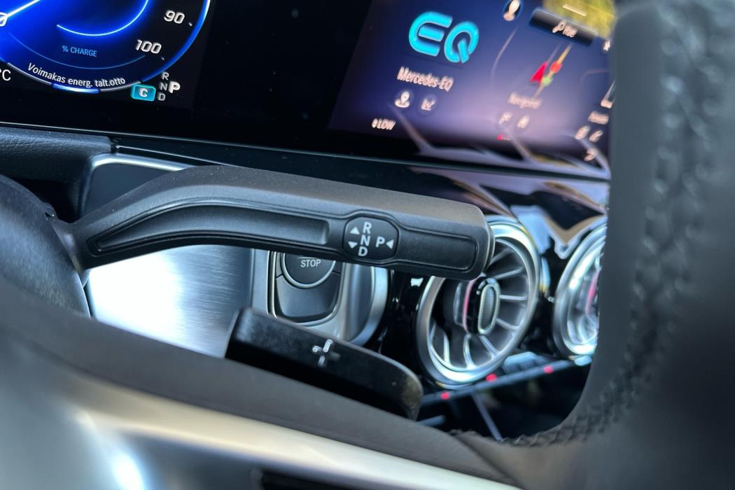 MERCEDES-BENZ EQB 2025