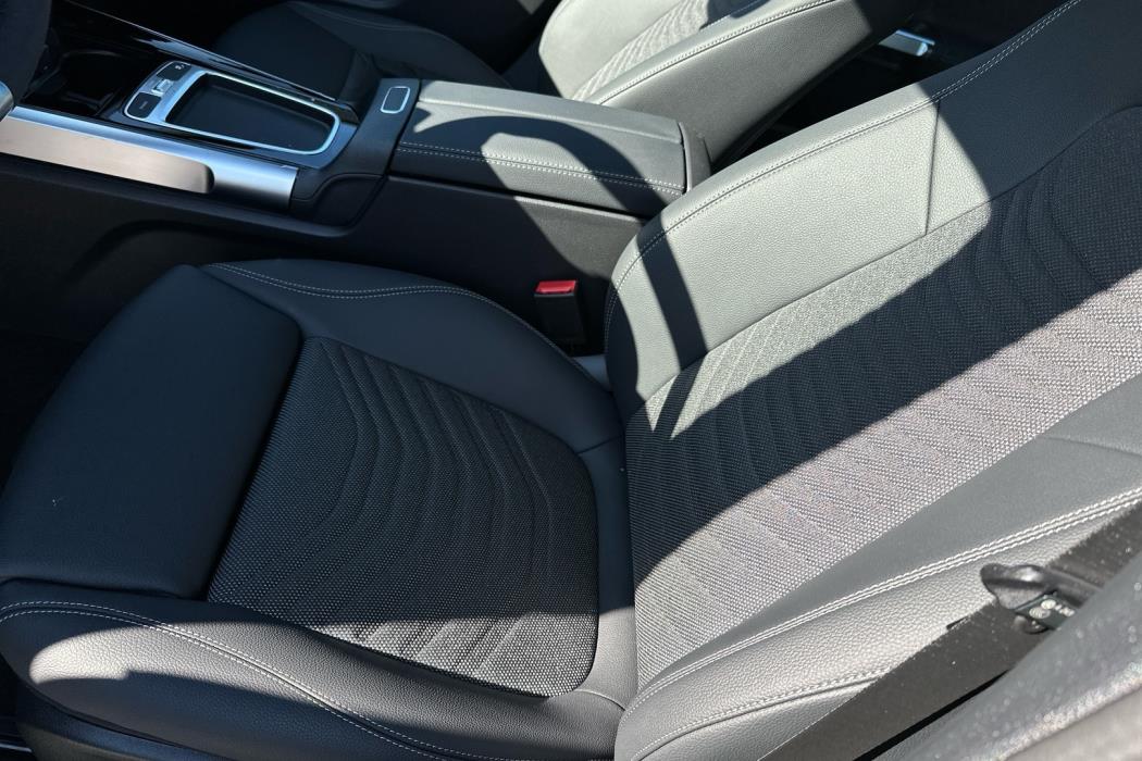 MERCEDES-BENZ EQB 2025