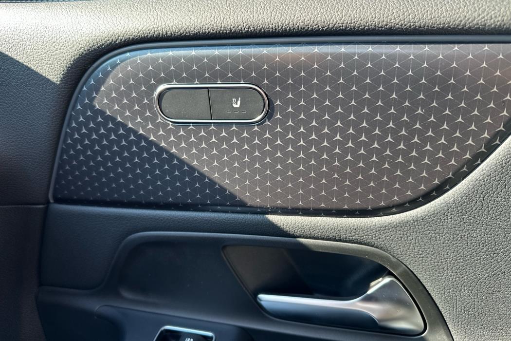 MERCEDES-BENZ EQB 2025