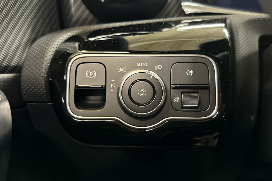 MERCEDES-BENZ CLA 2025