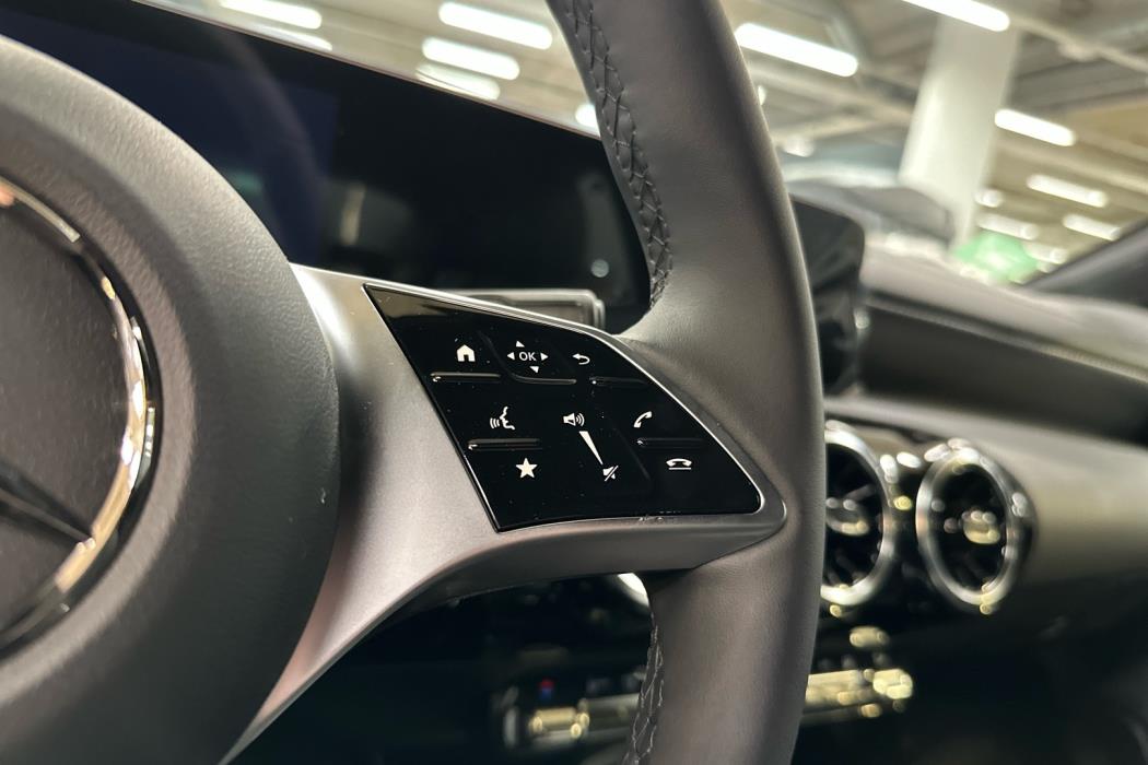 MERCEDES-BENZ CLA 2025