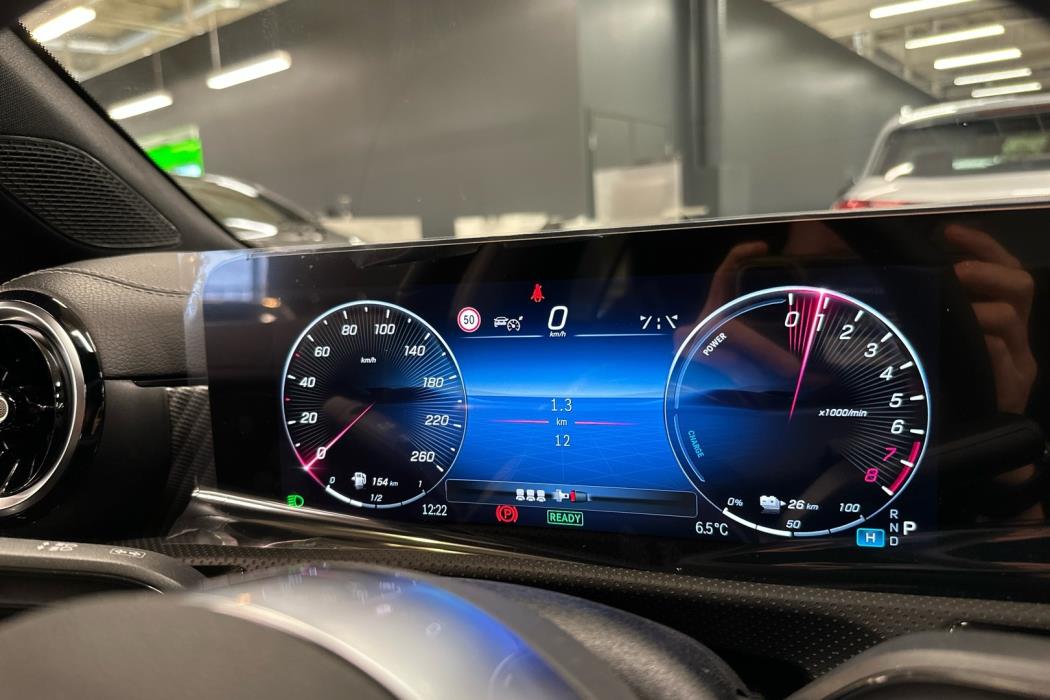 MERCEDES-BENZ CLA 2025